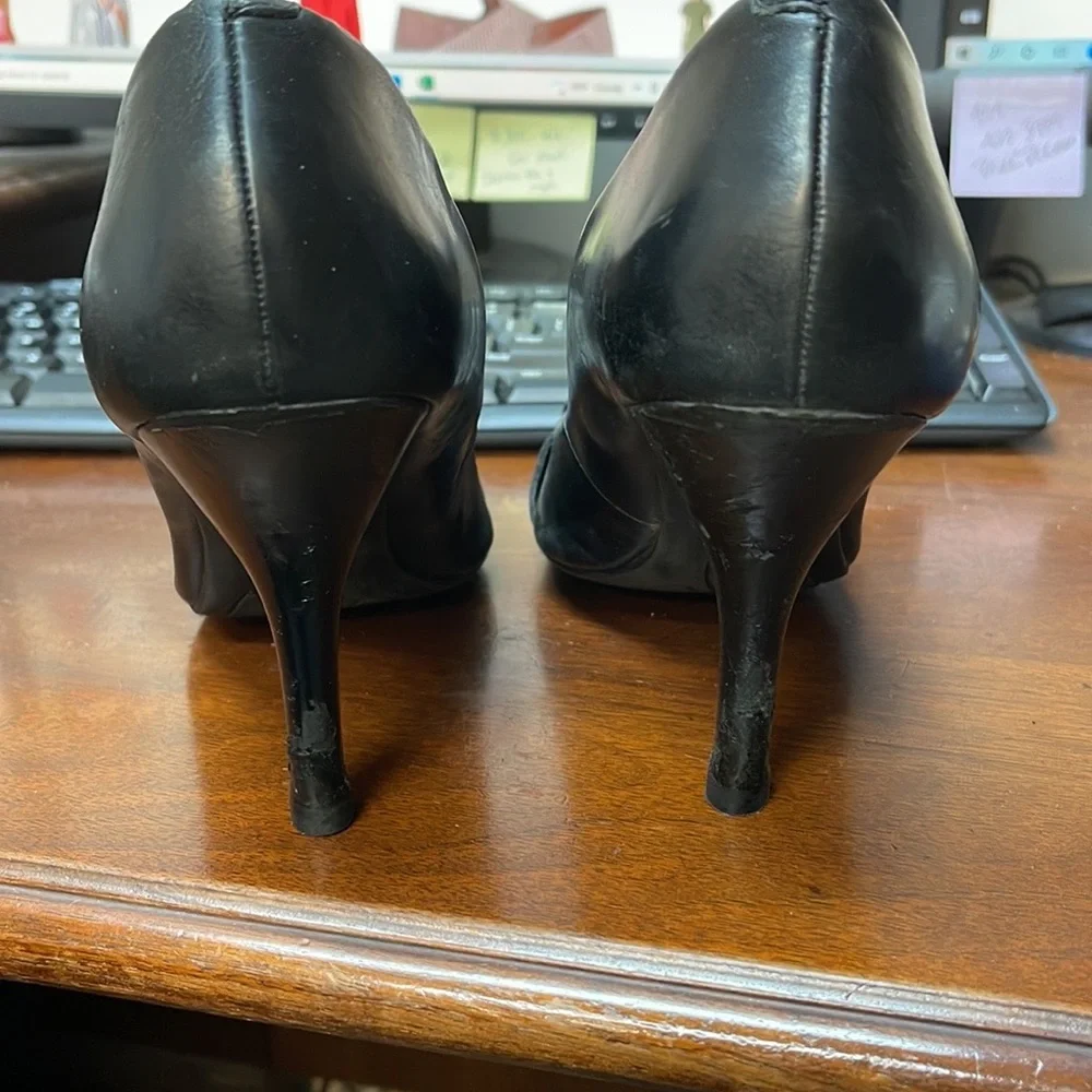Women’s Nine West Black Leather Pumps Size 7.5M